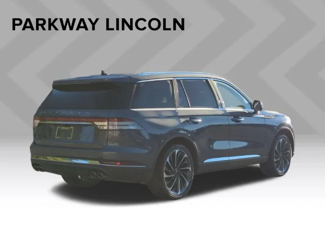 Used 2021 Blue Lincoln Reserve image 5