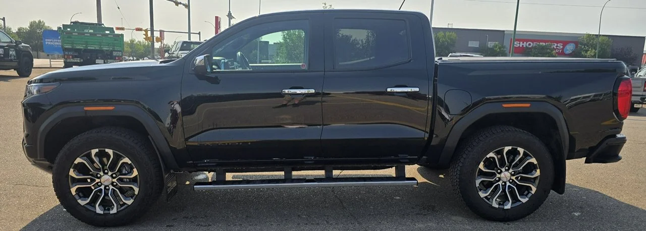 Used 2025 Black GMC Denali Crew Cab Leather Sunroof 4x4 image 2