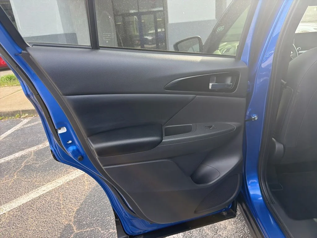 Used 2025 Blue Mitsubishi SE image 11