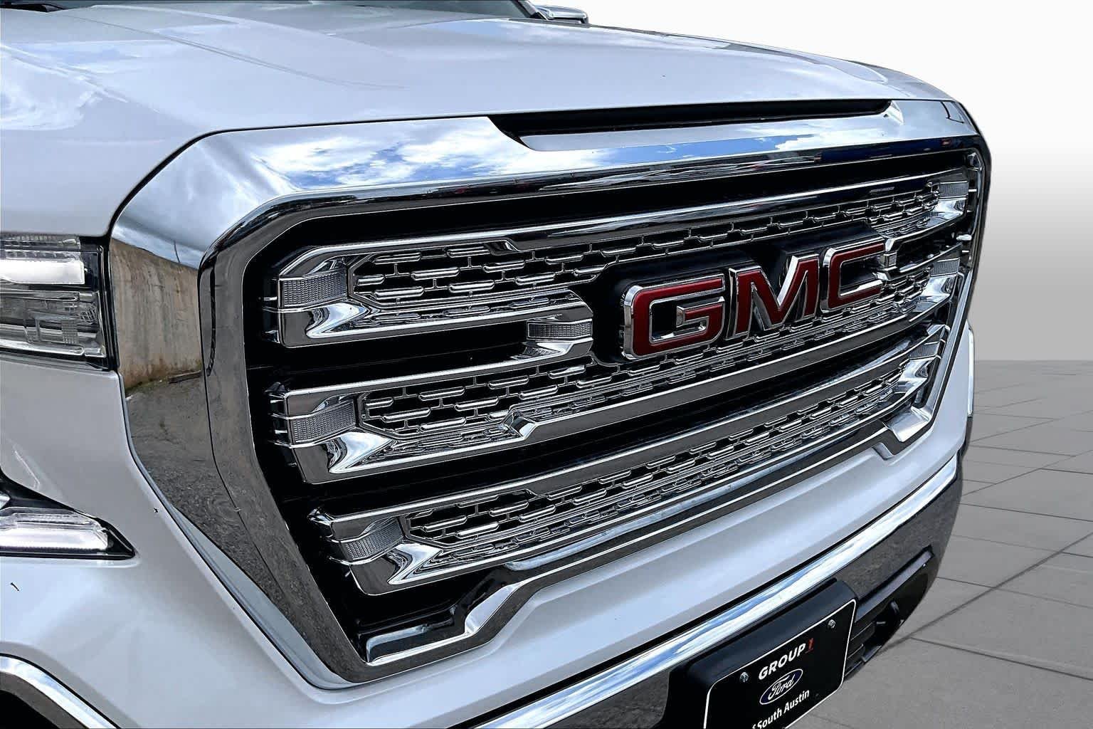 Used 2021 White Frost Tricoat GMC SLT image 31