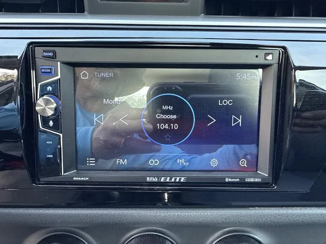 Used 2014 Silver Toyota L image 28
