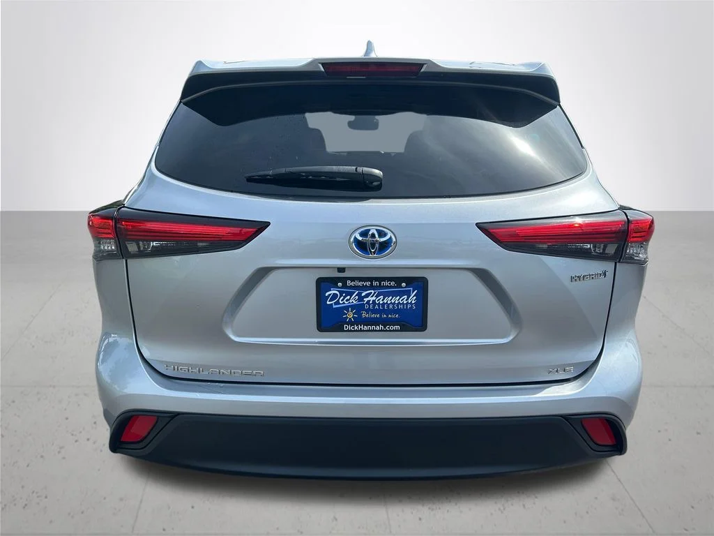 Used 2023 Silver Toyota XLE image 8