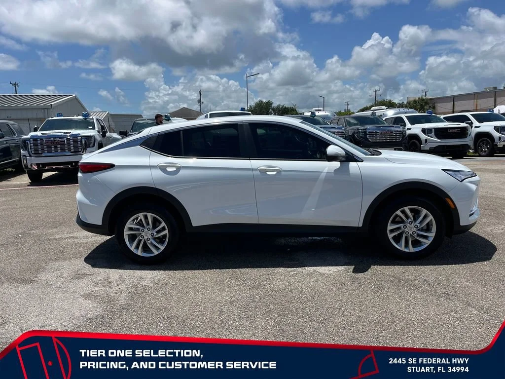 Used 2025 Summit White Buick Preferred image 8