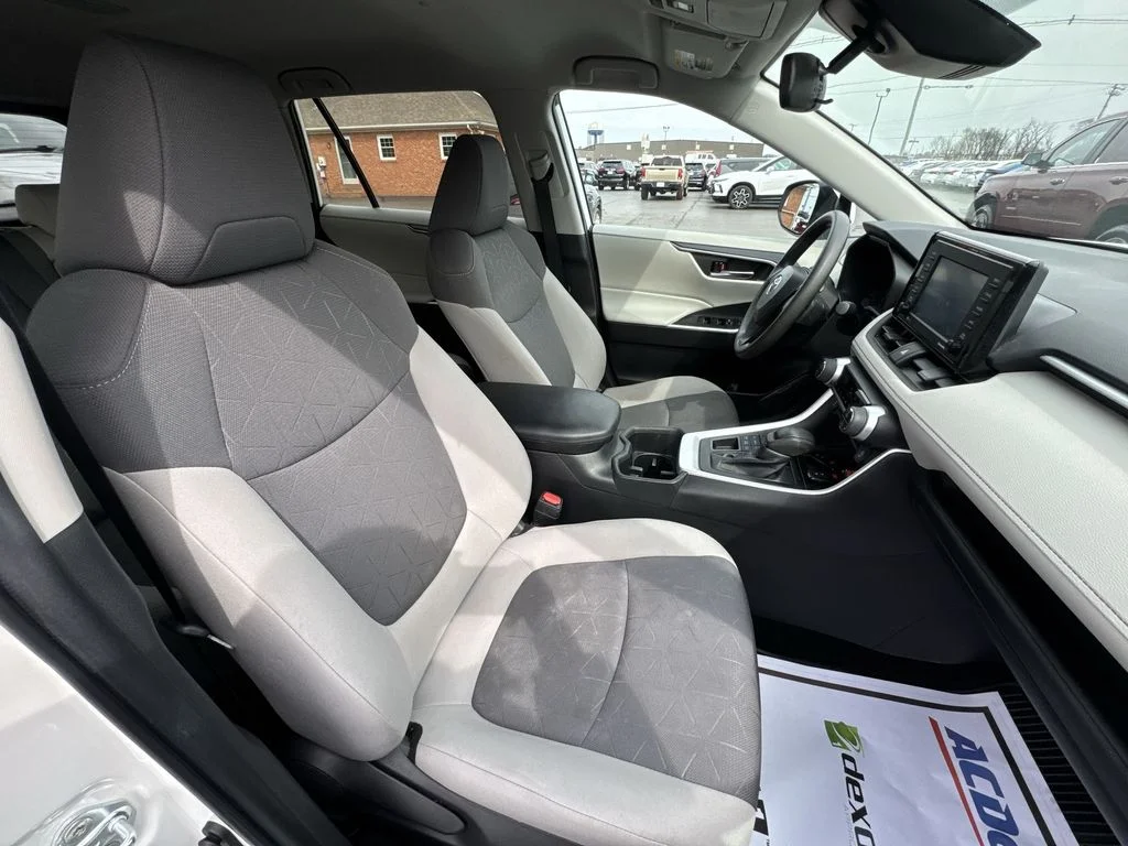 Used 2022 White Toyota XLE image 26