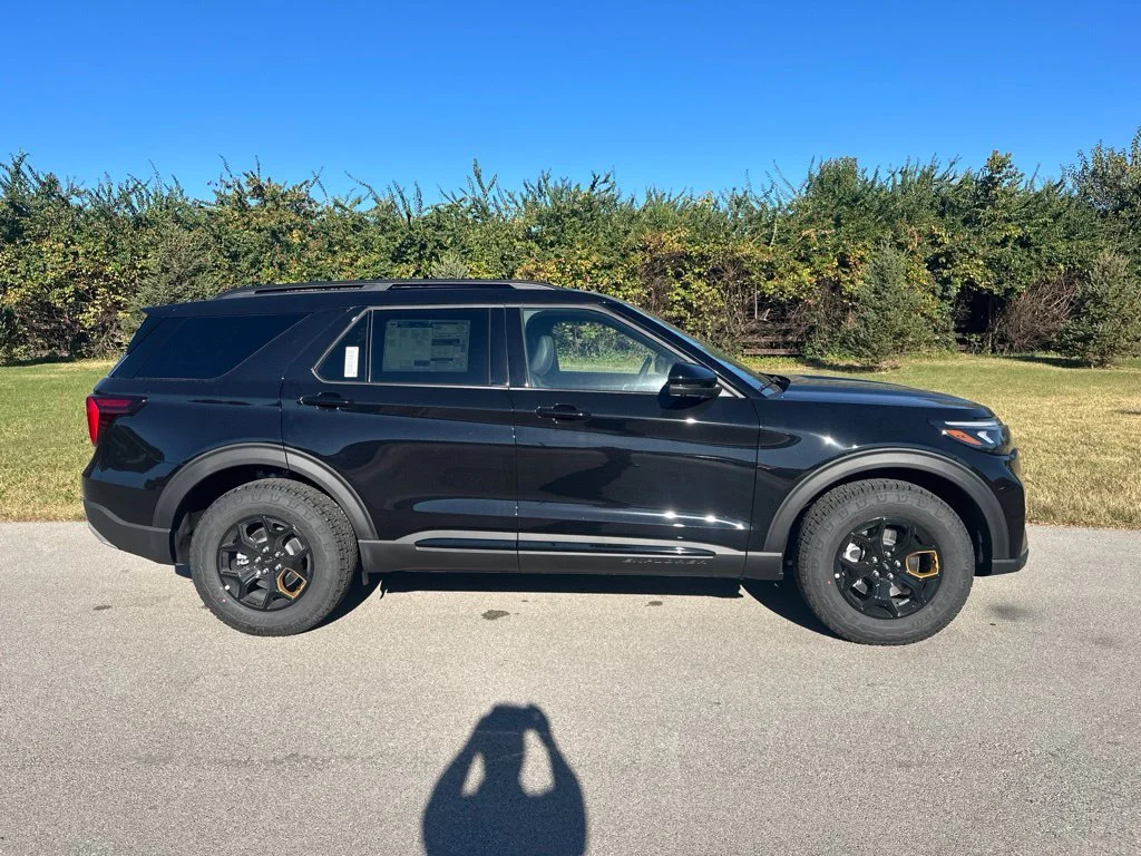 New 2027 Agate Black Metallic Ford Tremor® image 8
