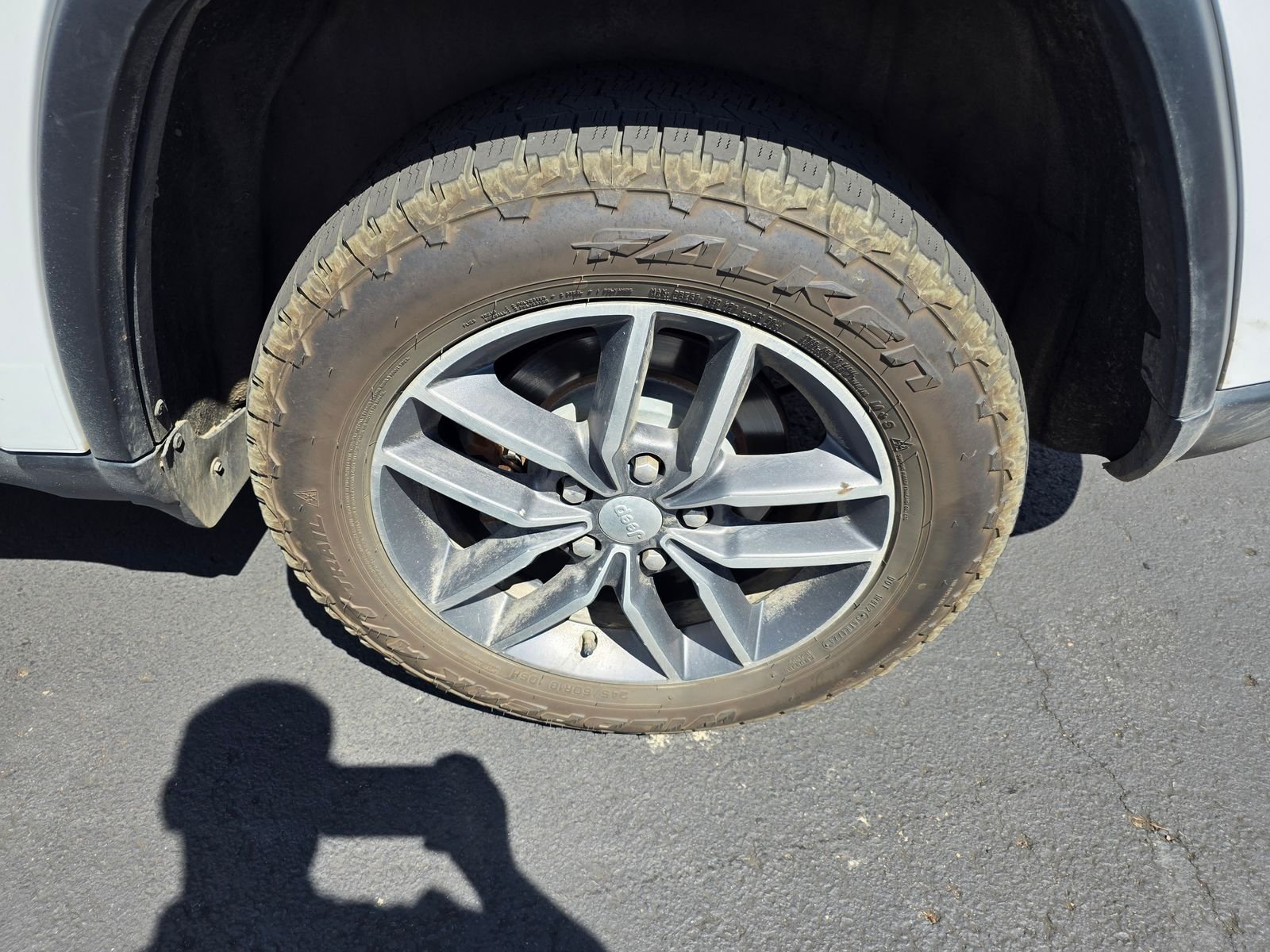 Used 2017 Bright White Clearcoat Jeep Limited image 9