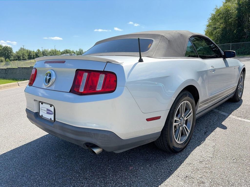 Used 2012  Ford V6 image 4