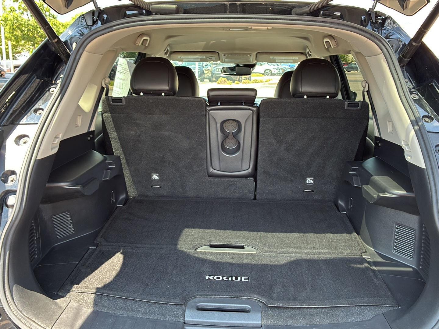 Used 2020 Magnetic Black Pearl Nissan SL image 9