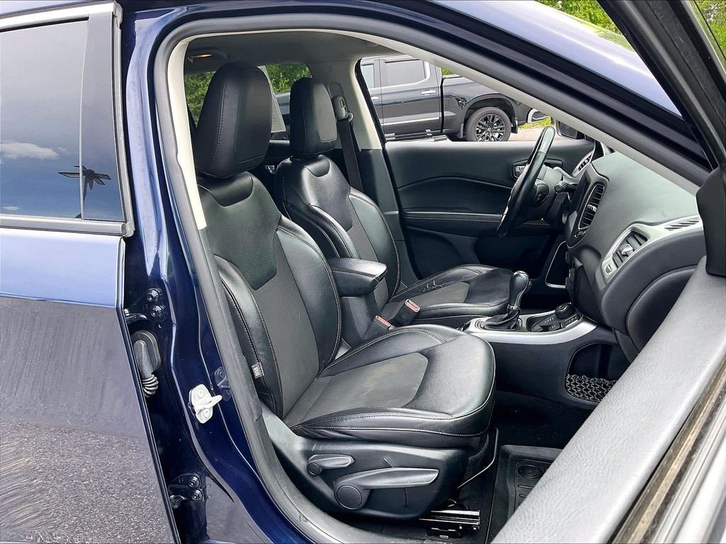 Used 2021 Jazz Blue Pearlcoat Jeep Latitude image 10