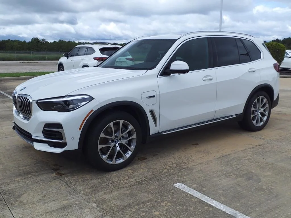 Used 2023 White BMW xDrive45e image 20