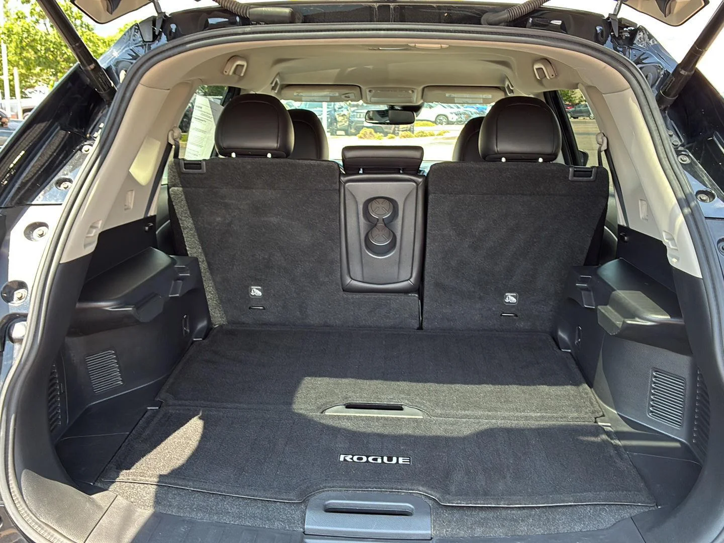 Used 2020 Magnetic Black Pearl Nissan SL image 9