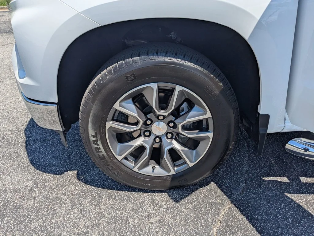 Used 2022 Summit White Chevrolet LT image 10