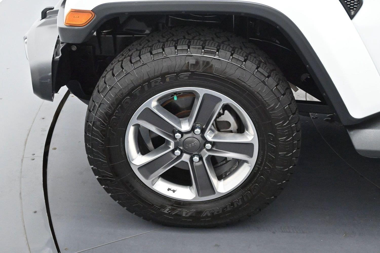 Used 2019 Bright White Clearcoat Jeep Sahara image 28