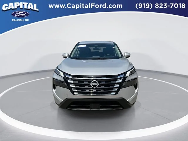 Used 2025 Silver Nissan SV image 3