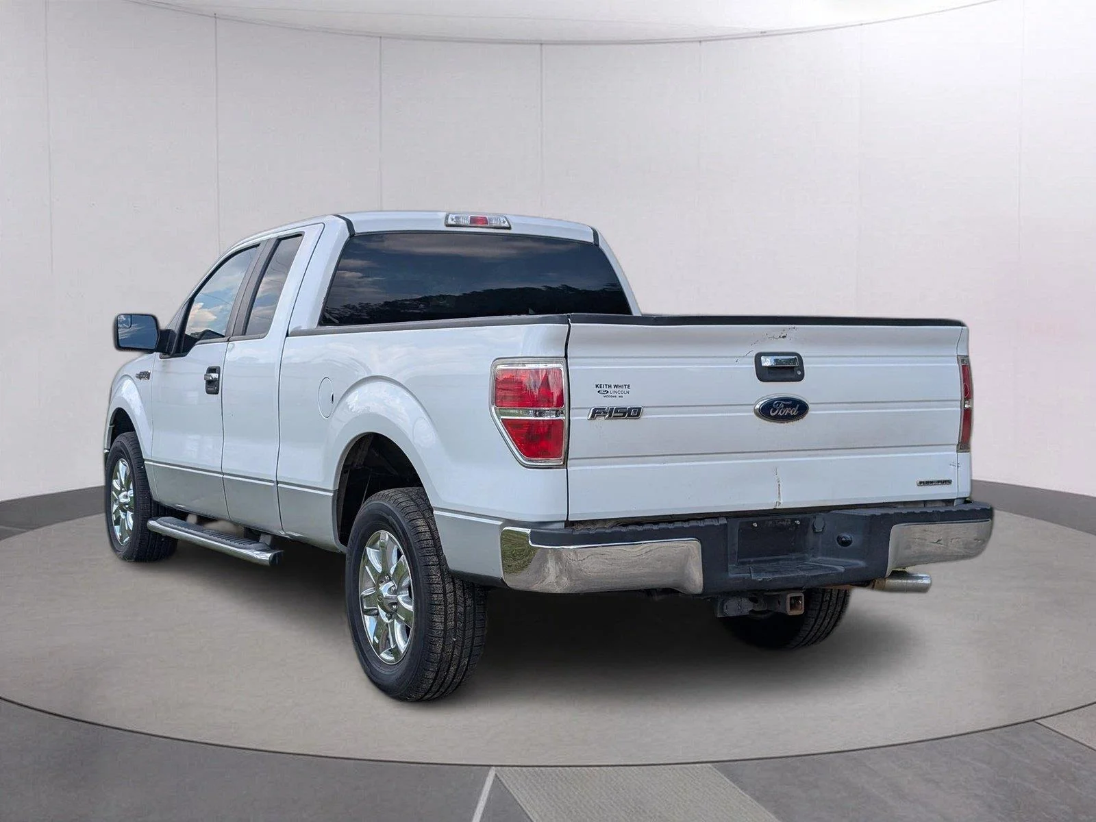 Used 2013 Oxford White/Ingot Silver Metallic Ford XLT image 3