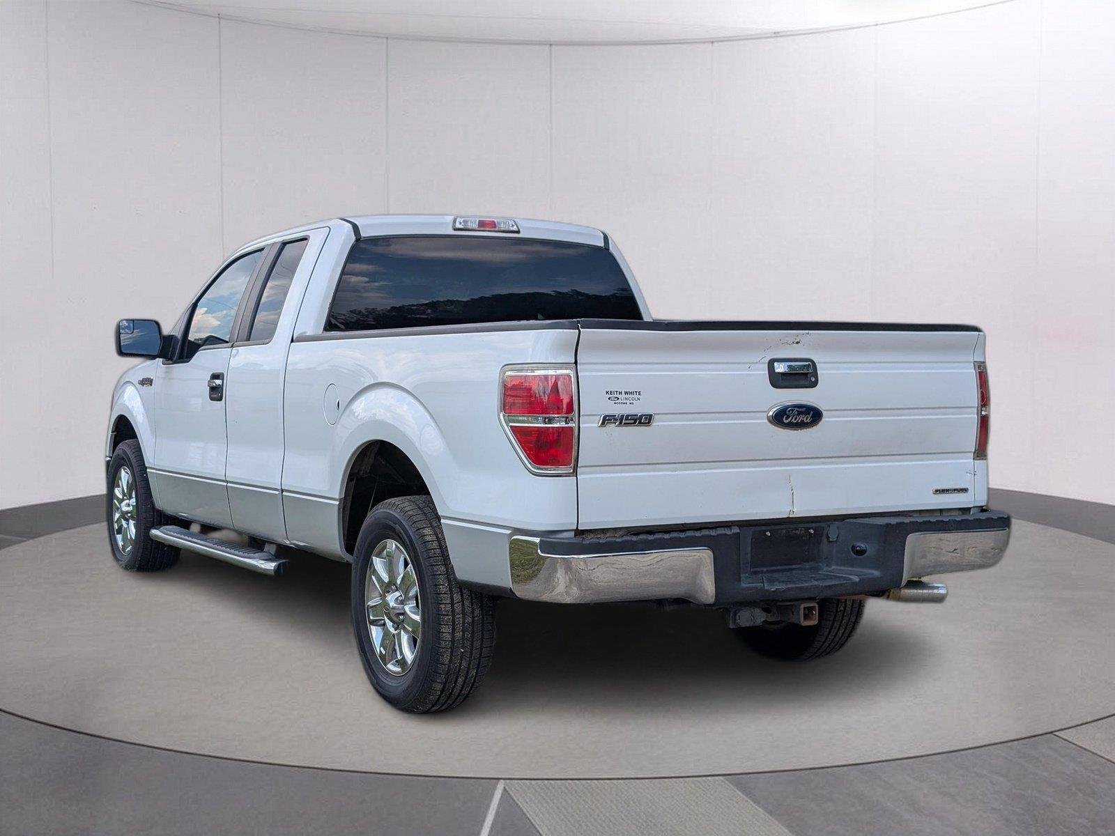 Used 2013 Oxford White/Ingot Silver Metallic Ford XLT image 3