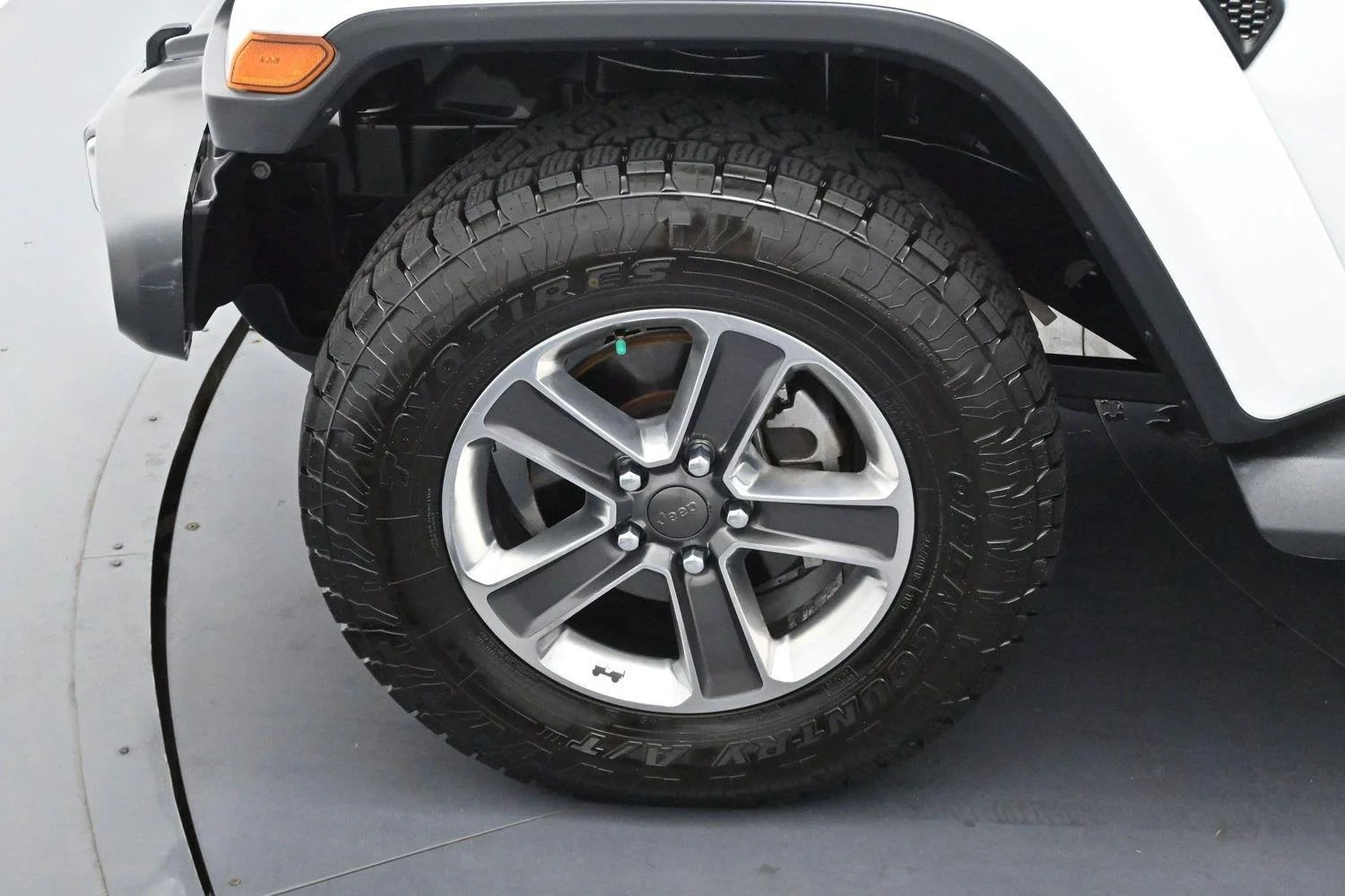 Used 2019 Bright White Clearcoat Jeep Sahara image 28