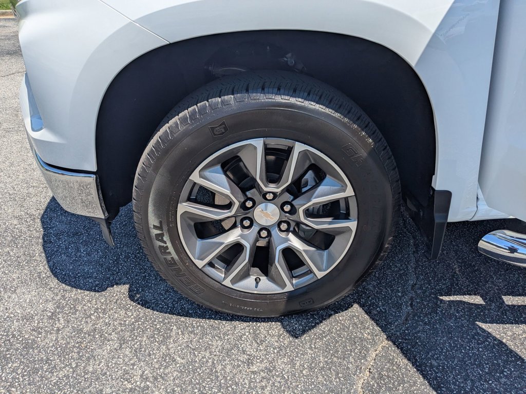 Used 2022 Summit White Chevrolet LT image 10