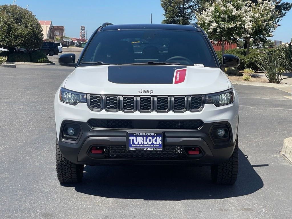 New 2026 Bright White Clear-Coat Exterior Paint Jeep Trailhawk image 2