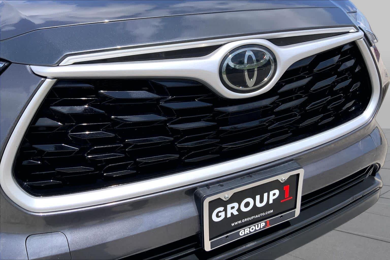 Used 2021 Magnetic Gray Metallic Toyota LE image 29