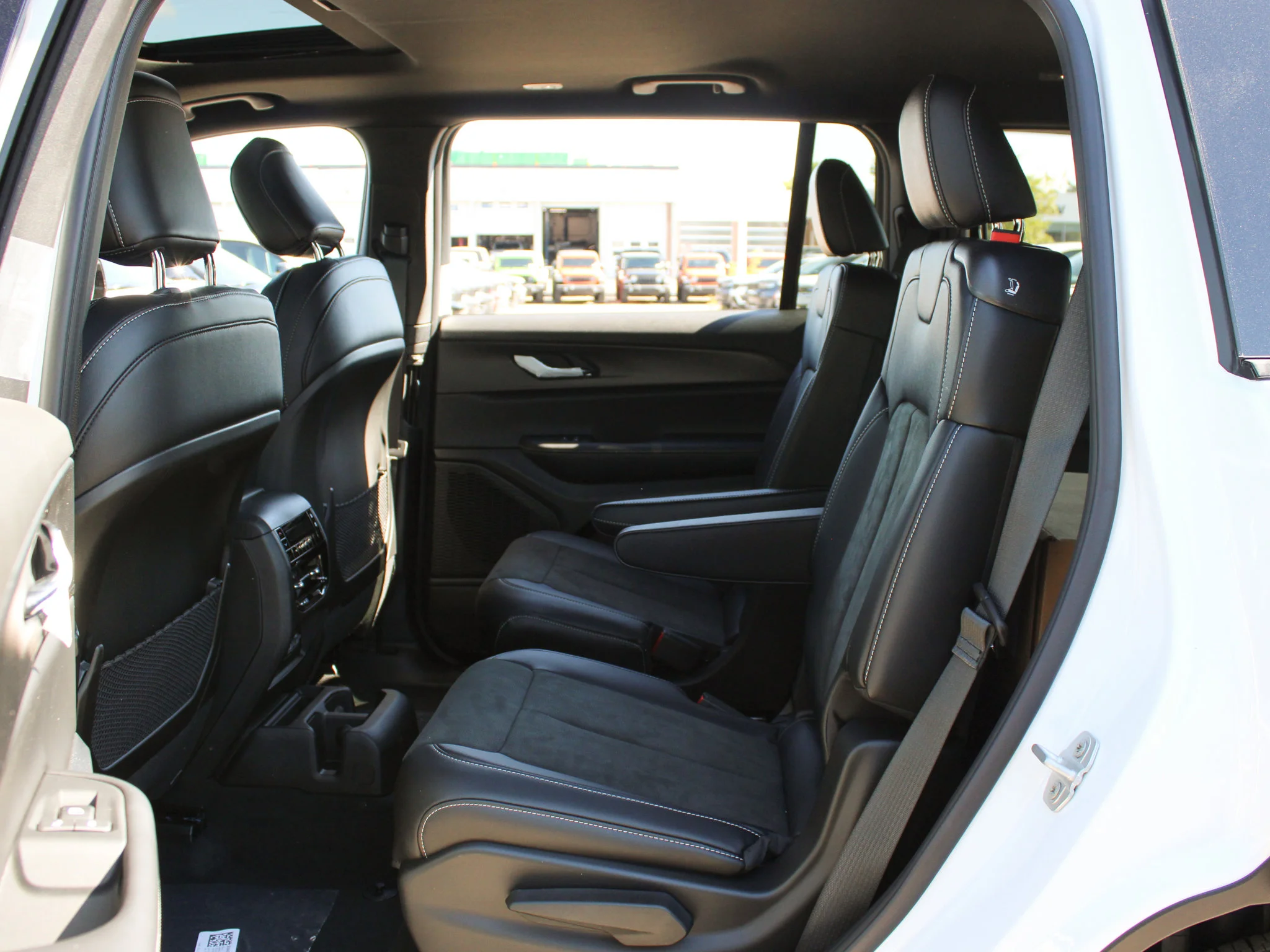 New 2025 White Jeep Altitude* 4x4, Trailer Tow Pkg, Sunroof, Heated Leather image 10