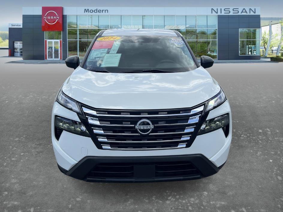 Used 2024 Glacier White Nissan S image 2