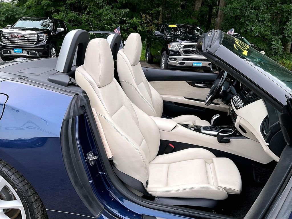 Used 2011 Blue BMW sDrive35i image 11