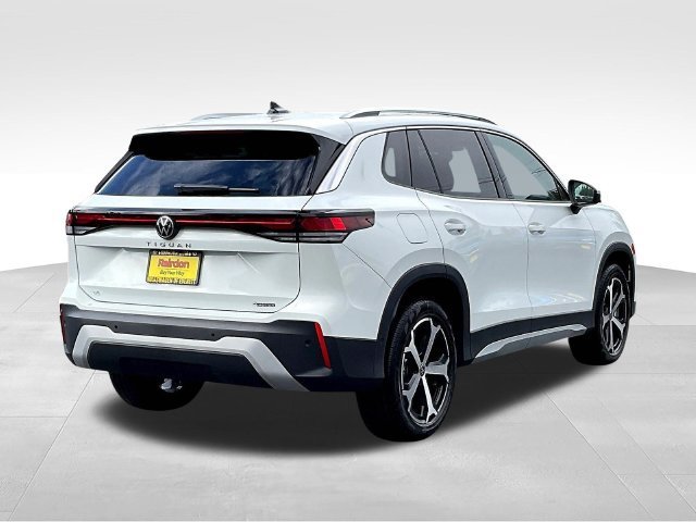 2025 Volkswagen Tiguan SE - Photo 17