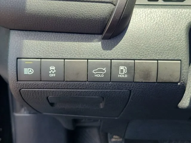 2020 Toyota Camry LE - Photo 19