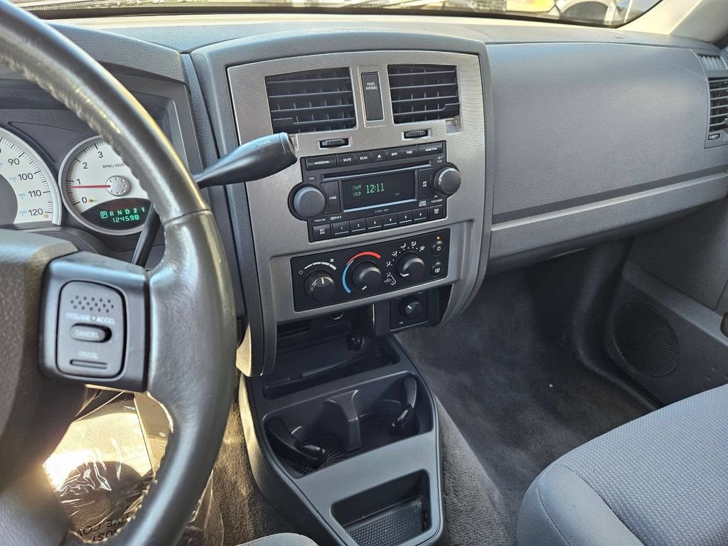 Used 2006 Black Dodge SLT image 19