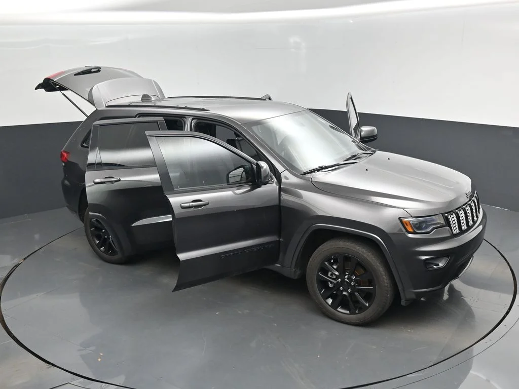 Used 2021 Gray Jeep Laredo X image 19