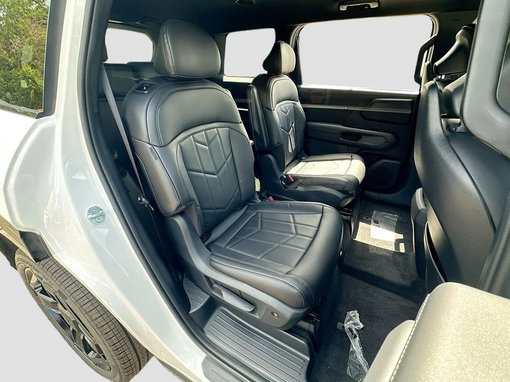 New 2027 Glacial White Pearl Kia X-Line EX image 29