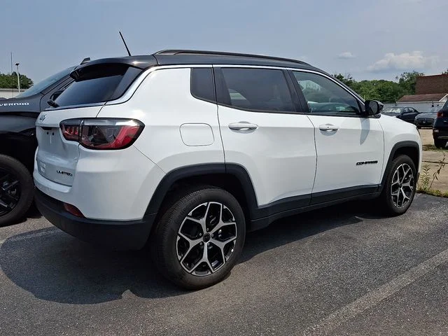 Used 2025 White Jeep Limited image 9