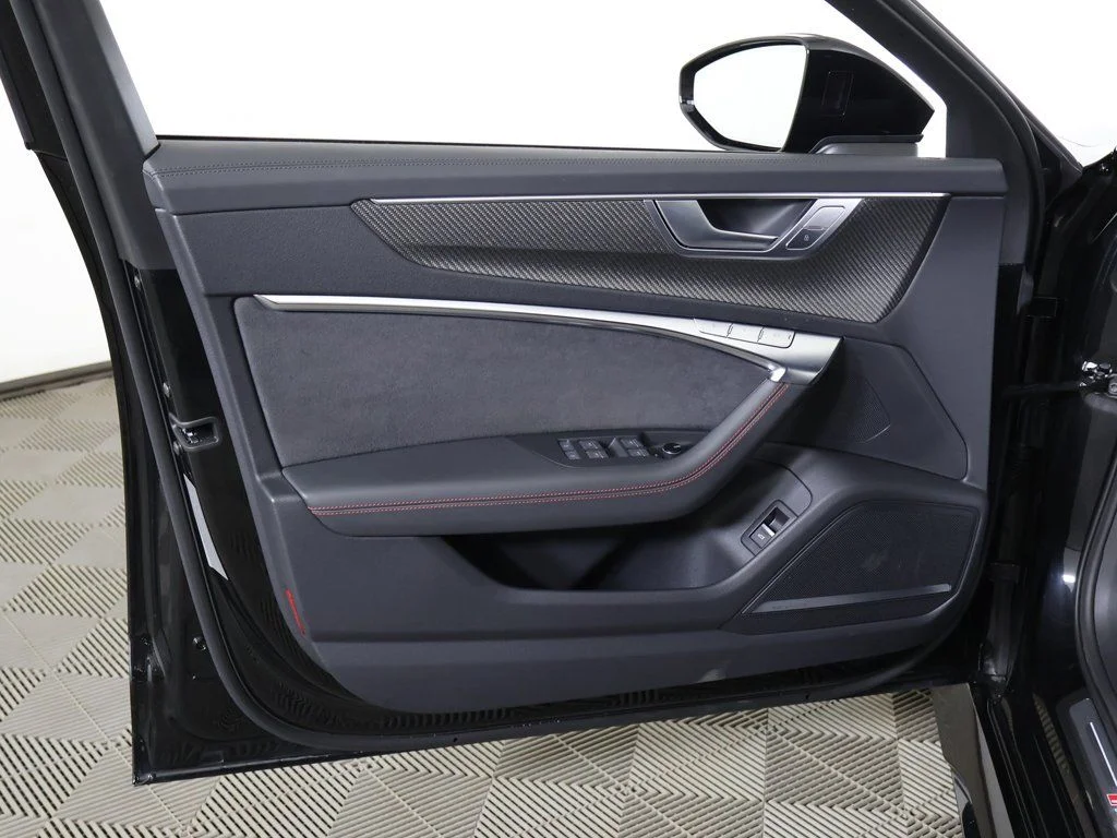 Used 2025 Mythos Black Metallic Audi 4.0T image 26