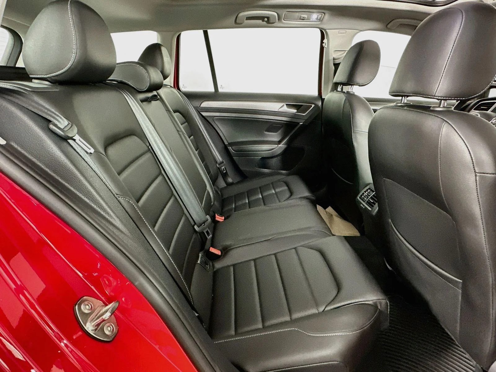 Used 2018 Tornado Red Volkswagen TSI SEL image 29