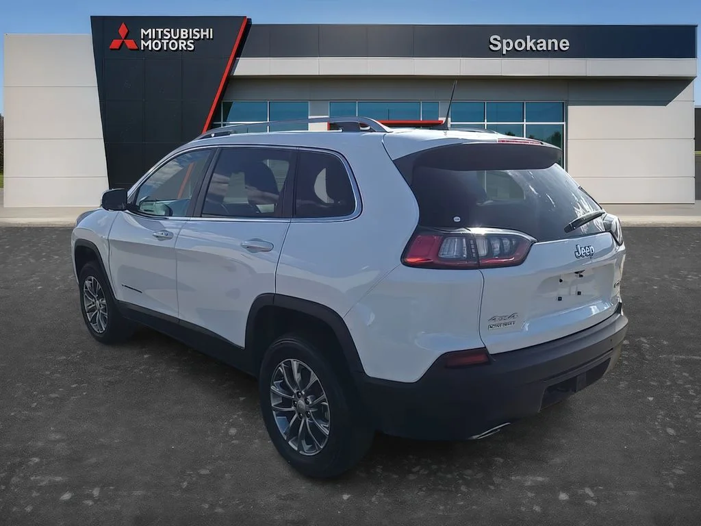 Used 2021 Bright White Clearcoat Jeep Latitude Lux image 4