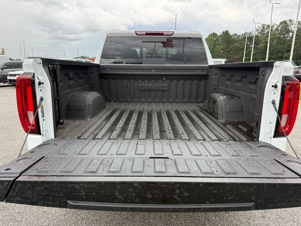 Used 2025 White GMC AT4 image 18