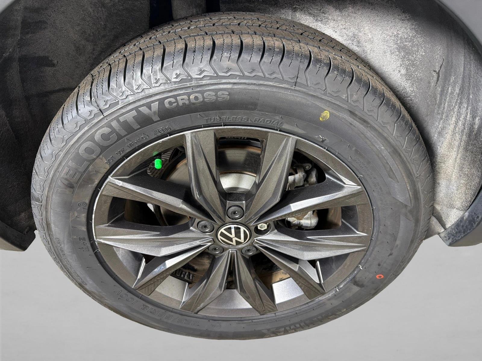 Used 2023 White Volkswagen SE image 17