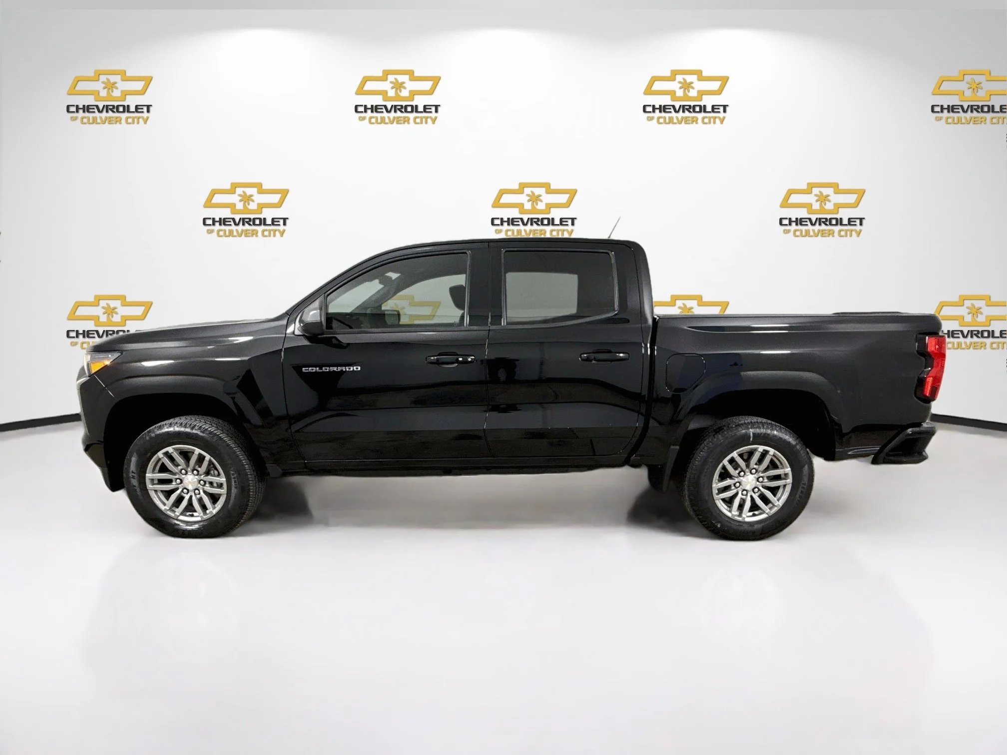 Used 2023 BLACK Chevrolet 2WD LT image 5