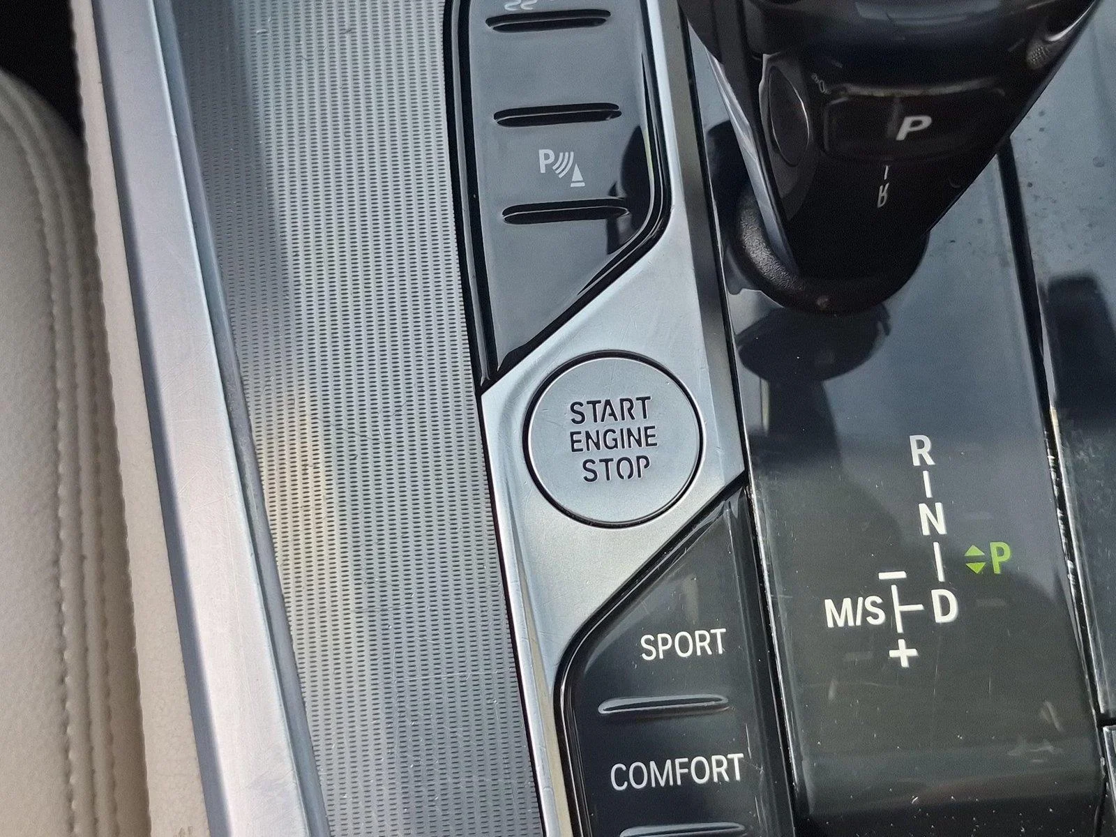 Used 2021 Black Sapphire Metallic BMW xDrive40i image 31