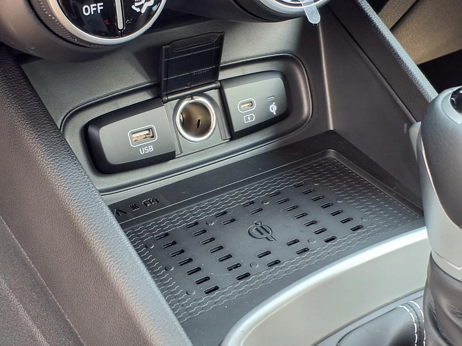 New 2026 Onyx Black Hyundai SEL image 5