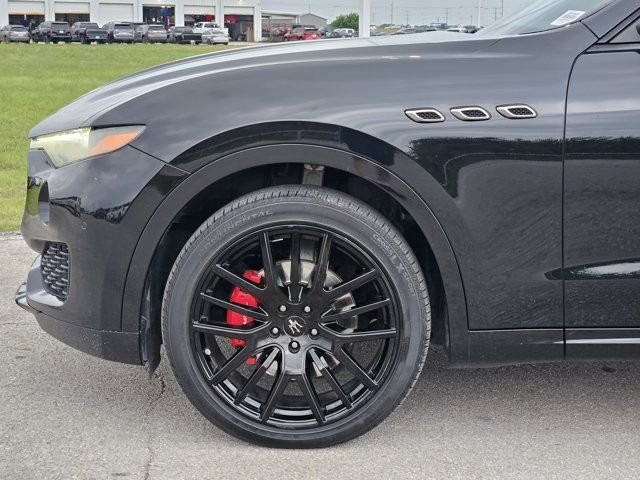 Used 2018  Maserati Base image 9