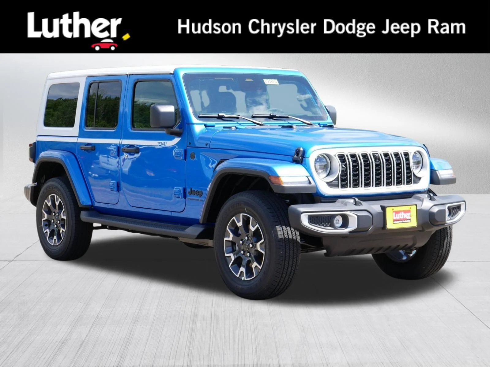 New 2026 Hydro Blue Pearl-Coat Exterior Paint Jeep Sahara image 1