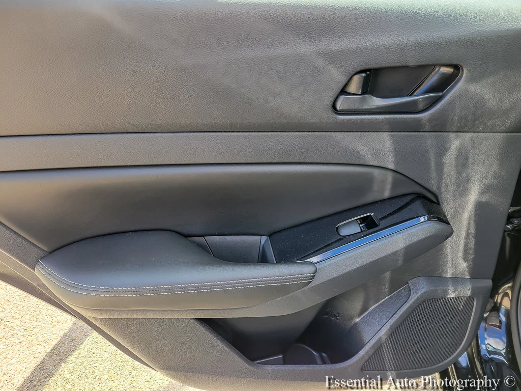 Used 2023 Super Black Nissan 2.5 SV image 18