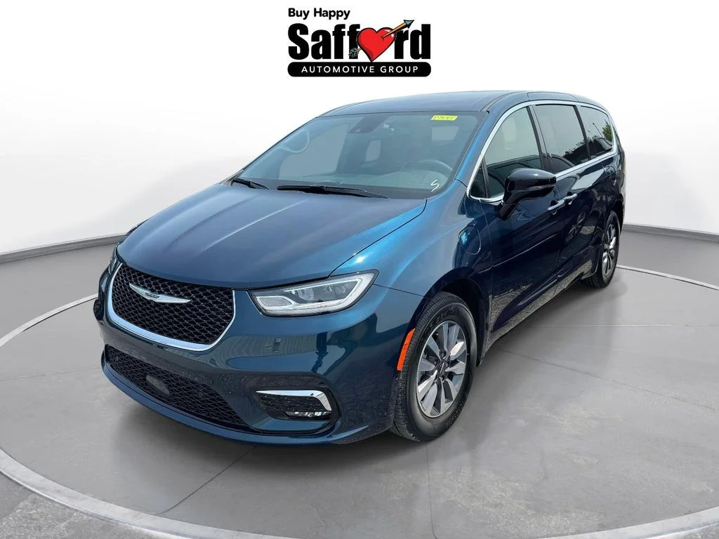 Used 2025 Blue Chrysler Select image 1