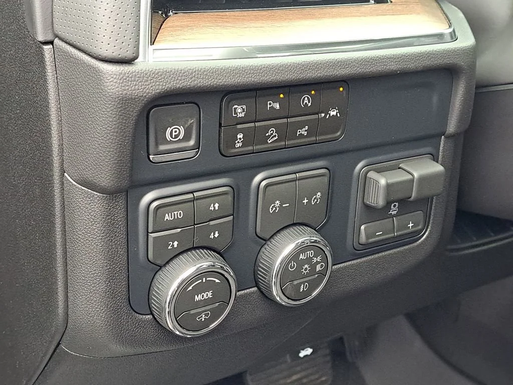 2026 Chevrolet Suburban High Country - Photo 9
