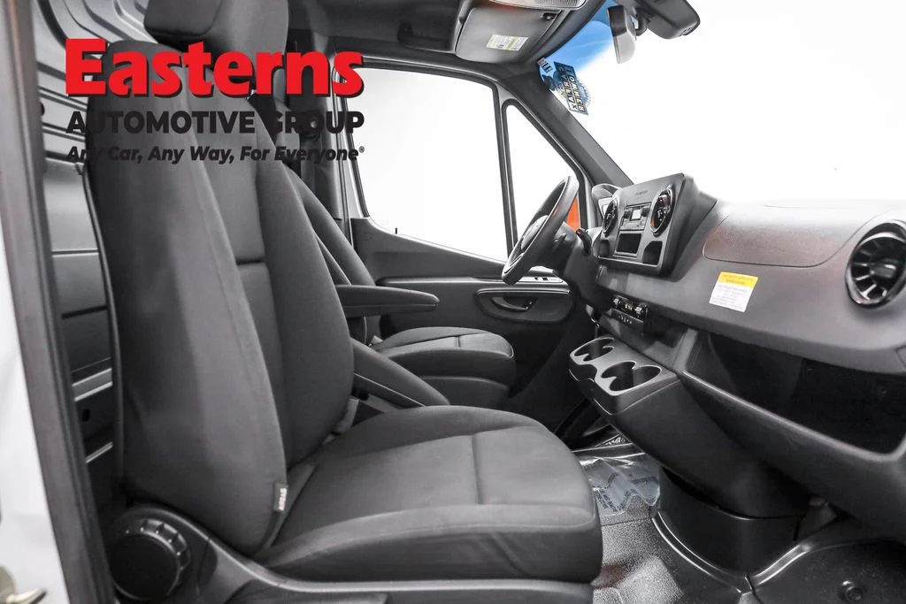 Used 2019 White Freightliner Base image 19