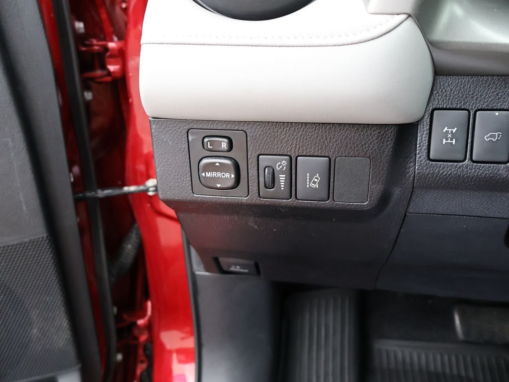 Used 2018 Red Toyota XLE image 25