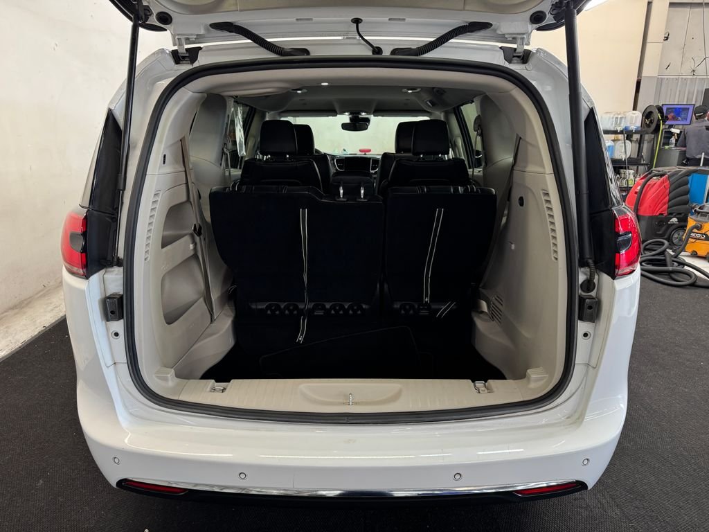 2023 Chrysler Pacifica Touring L - Photo 6