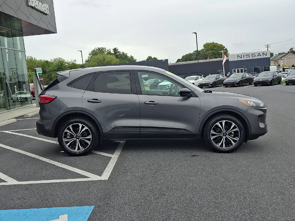 Used 2022 Gray Ford SE image 7
